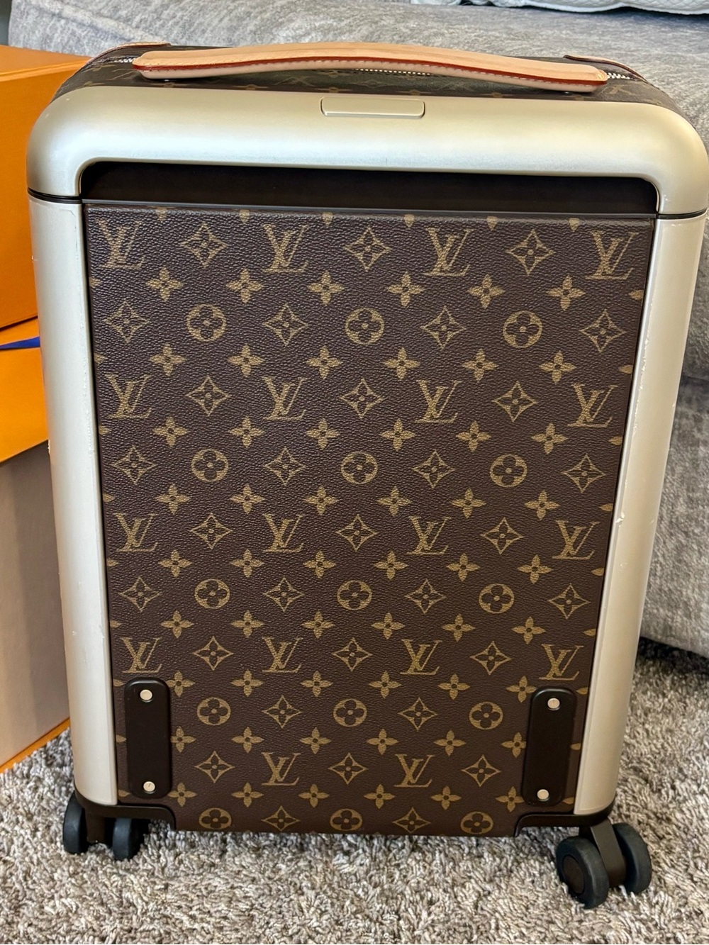 Louis Vuitton Horizon 50 in Monogram Canvas with natural cowhide trim